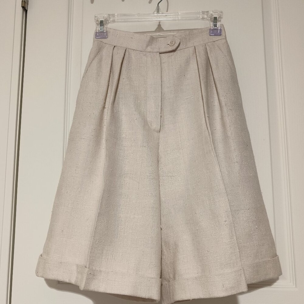 "Carlisle Sport" City Shorts 100% slubbed silk in Ivory, lined. Women's size 4